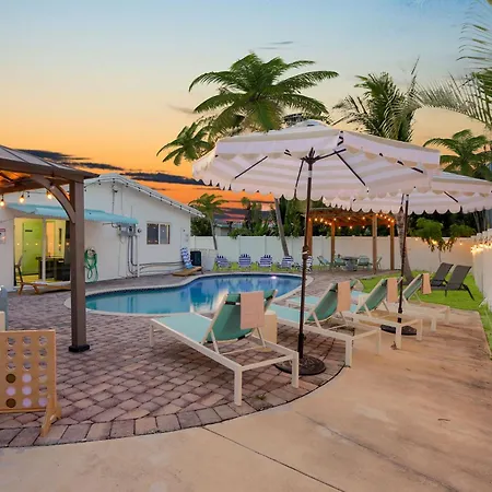 Sunset Oasis With Movie Theatre, Heated Pool & Game Room